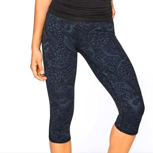 lululemon athletica Pants - Lululemon Train Times Crop 17" Nouveau Mach Blue Black